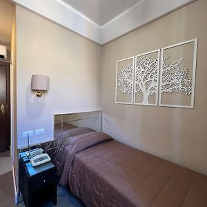 Zimmer mit Kingsize-Bett